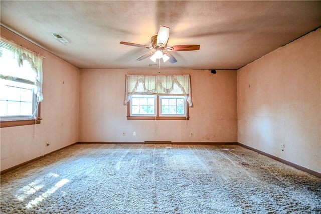 960 East Drive, Kettering, OH 45419