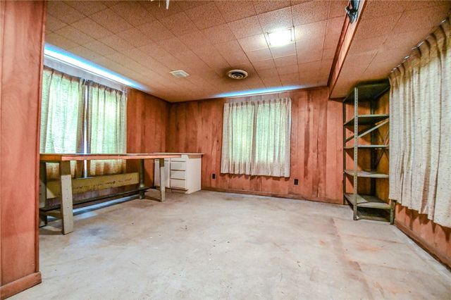 960 East Drive, Kettering, OH 45419