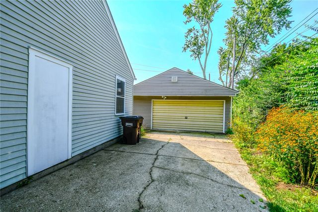 960 East Drive, Kettering, OH 45419