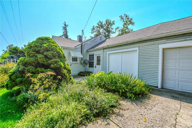 960 East Drive, Kettering, OH 45419