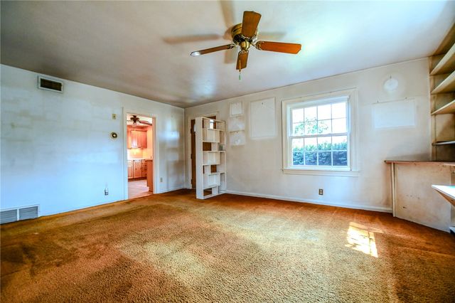 960 East Drive, Kettering, OH 45419