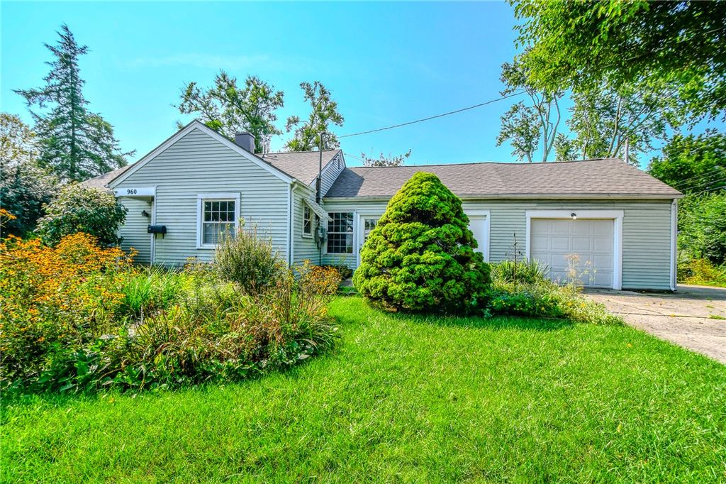 960 East Drive, Kettering, OH 45419