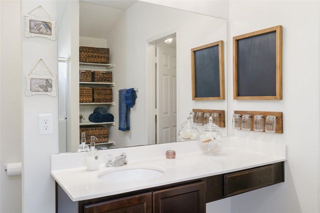 300 Camellia DR, Hutto, TX 78634