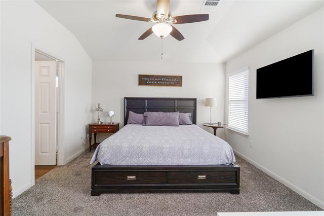 300 Camellia DR, Hutto, TX 78634