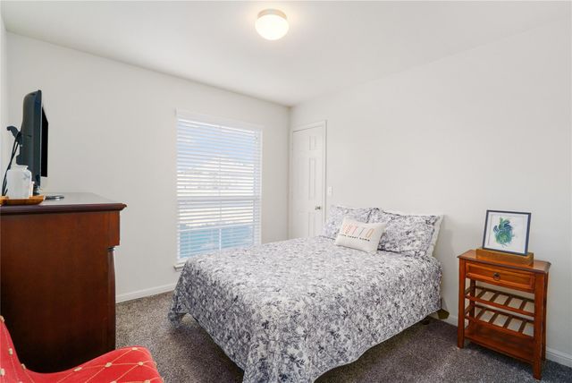 300 Camellia DR, Hutto, TX 78634