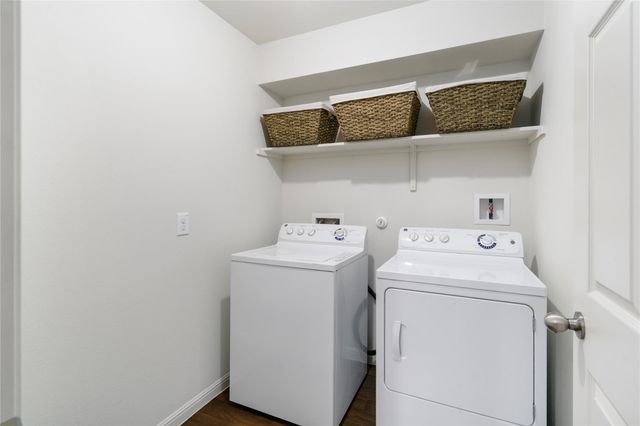 300 Camellia DR, Hutto, TX 78634