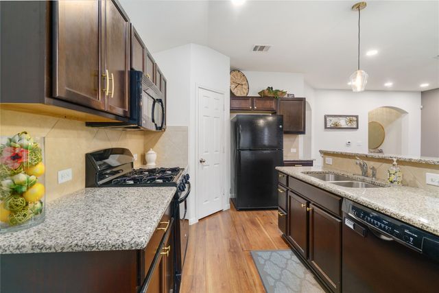 300 Camellia DR, Hutto, TX 78634