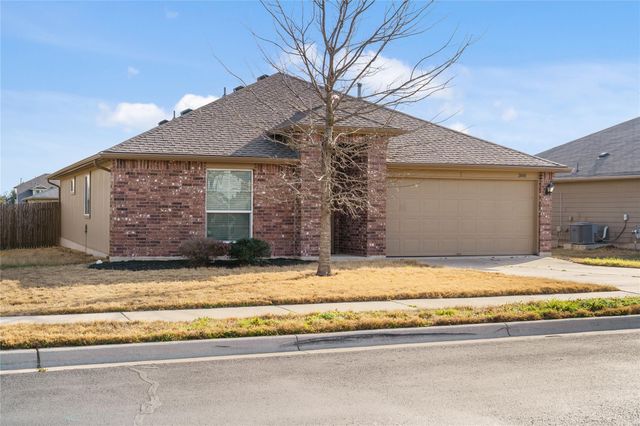 300 Camellia DR, Hutto, TX 78634