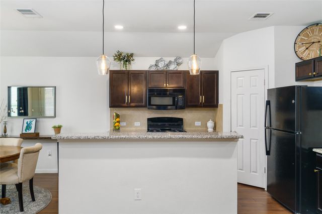 300 Camellia DR, Hutto, TX 78634