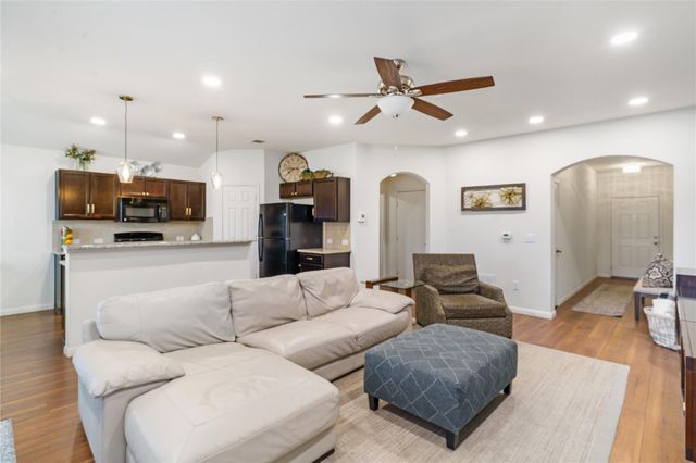 300 Camellia DR, Hutto, TX 78634