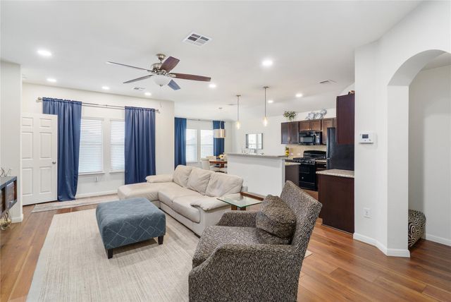 300 Camellia DR, Hutto, TX 78634