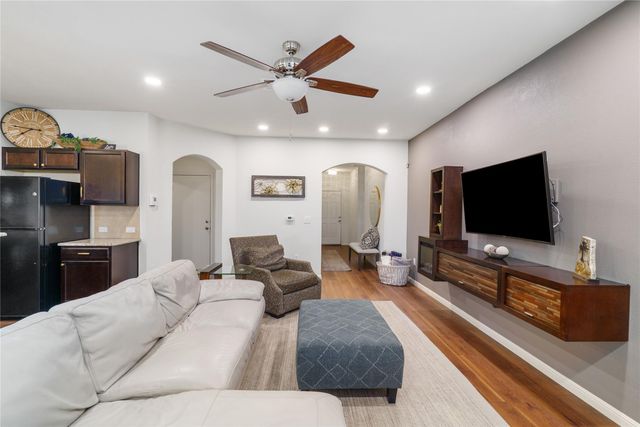 300 Camellia DR, Hutto, TX 78634