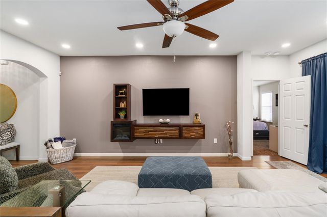 300 Camellia DR, Hutto, TX 78634