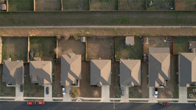 300 Camellia DR, Hutto, TX 78634