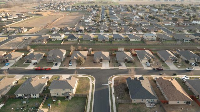 300 Camellia DR, Hutto, TX 78634