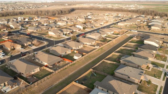 300 Camellia DR, Hutto, TX 78634