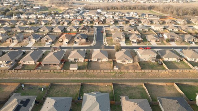 300 Camellia DR, Hutto, TX 78634