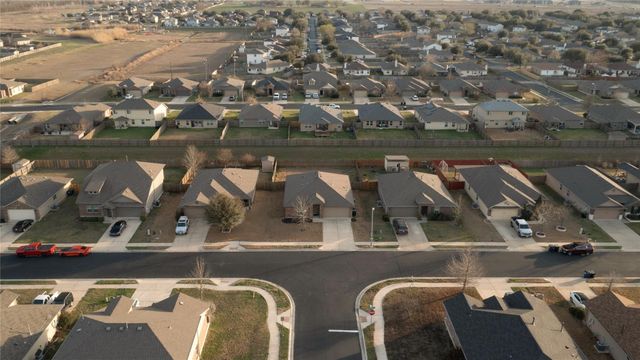 300 Camellia DR, Hutto, TX 78634