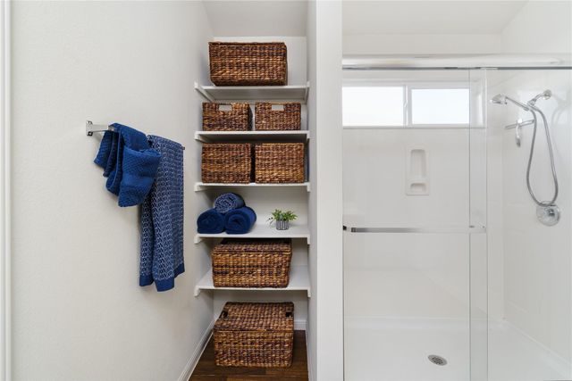 300 Camellia DR, Hutto, TX 78634