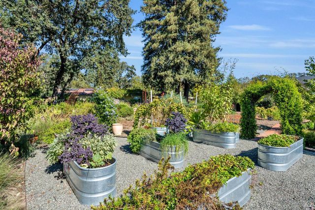 180 W Trinity Rd, Glen Ellen, CA 95442