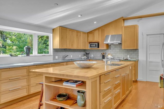 180 W Trinity Rd, Glen Ellen, CA 95442