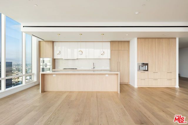 1000 W 8th Street 5801, Los Angeles, CA 90017