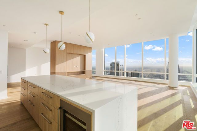 1000 W 8th Street 5801, Los Angeles, CA 90017