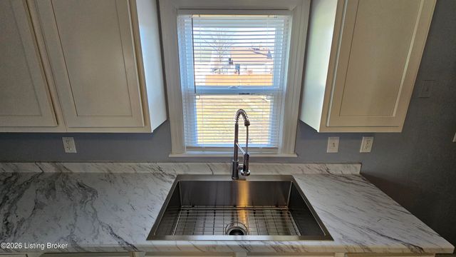 319 Cecil Ave, Louisville, KY 40211