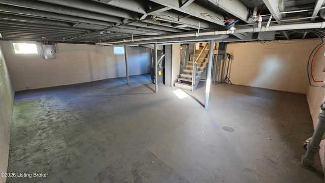 319 Cecil Ave, Louisville, KY 40211