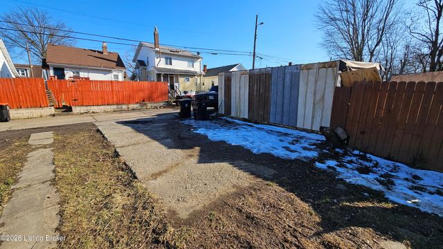 319 Cecil Ave, Louisville, KY 40211