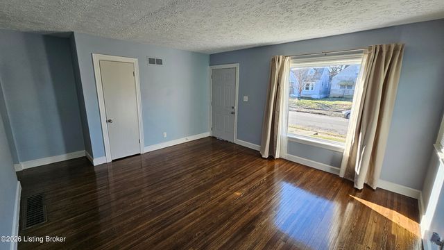 319 Cecil Ave, Louisville, KY 40211