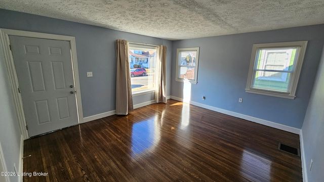 319 Cecil Ave, Louisville, KY 40211