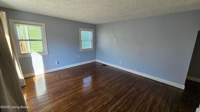 319 Cecil Ave, Louisville, KY 40211