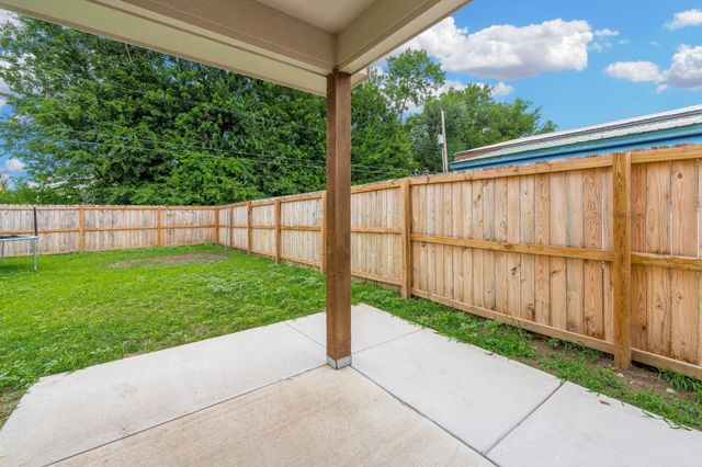 1215 N Cleveland Ave, Wichita, KS 67214