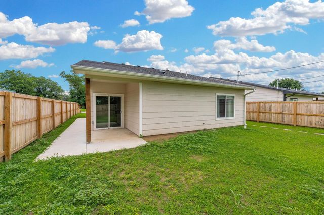 1215 N Cleveland Ave, Wichita, KS 67214