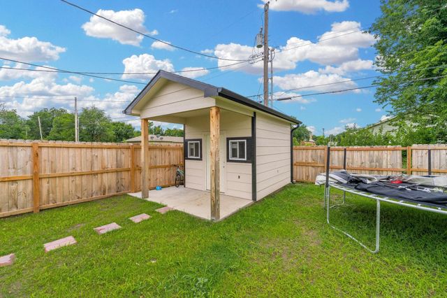 1215 N Cleveland Ave, Wichita, KS 67214