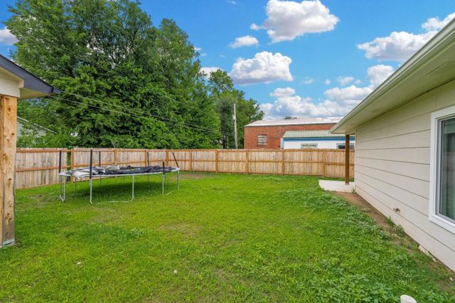 1215 N Cleveland Ave, Wichita, KS 67214