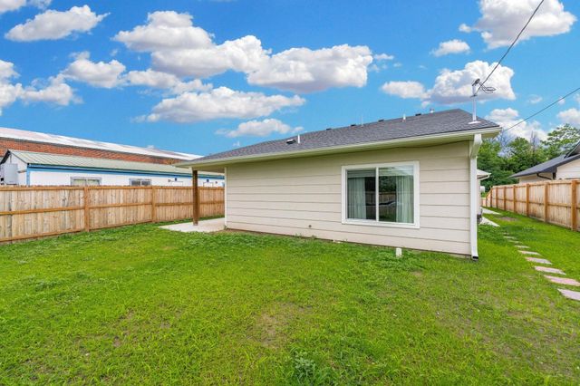 1215 N Cleveland Ave, Wichita, KS 67214