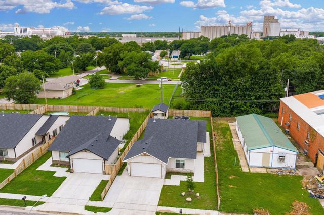 1215 N Cleveland Ave, Wichita, KS 67214