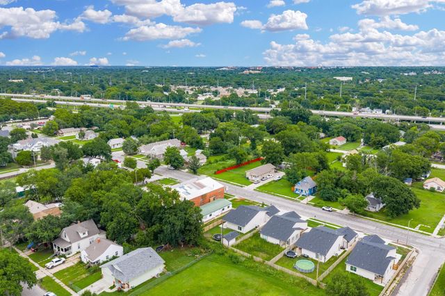 1215 N Cleveland Ave, Wichita, KS 67214