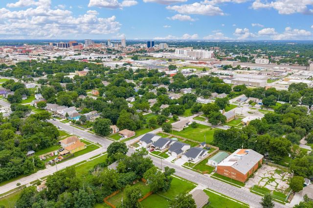 1215 N Cleveland Ave, Wichita, KS 67214