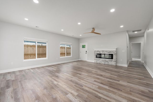 1215 N Cleveland Ave, Wichita, KS 67214