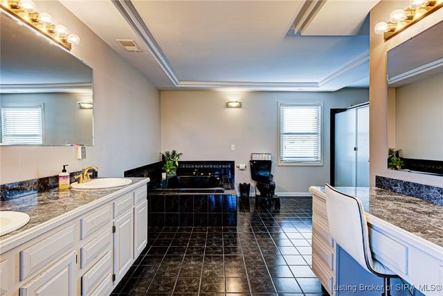 1625 Old State Road, Henryville, IN 47126