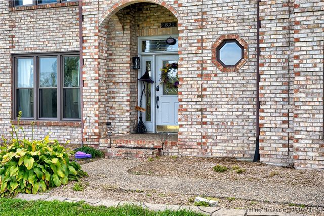 1625 Old State Road, Henryville, IN 47126