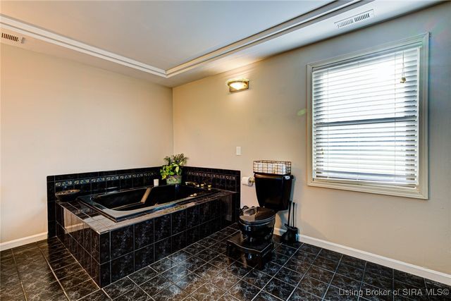 1625 Old State Road, Henryville, IN 47126