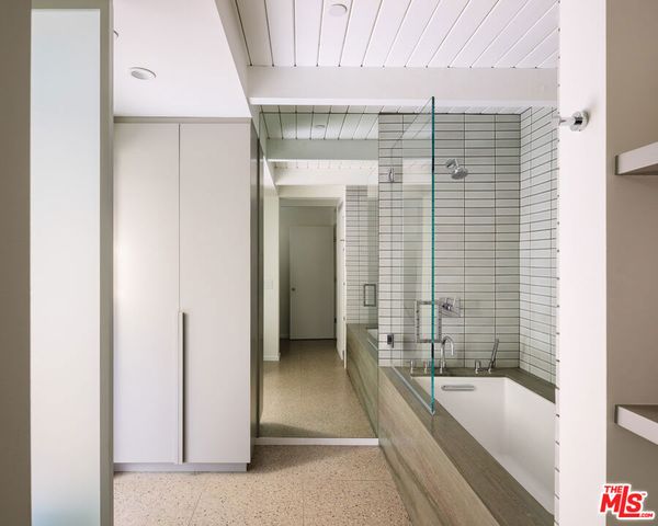 2179 Mandeville Canyon Road, Los Angeles, CA 90049
