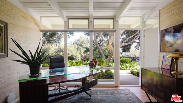 2179 Mandeville Canyon Road, Los Angeles, CA 90049