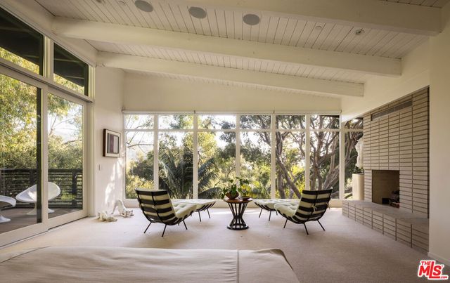 2179 Mandeville Canyon Road, Los Angeles, CA 90049