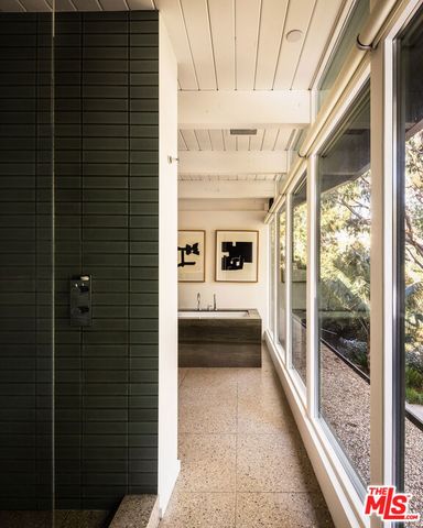 2179 Mandeville Canyon Road, Los Angeles, CA 90049