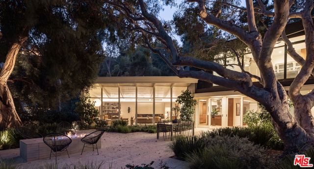 2179 Mandeville Canyon Road, Los Angeles, CA 90049